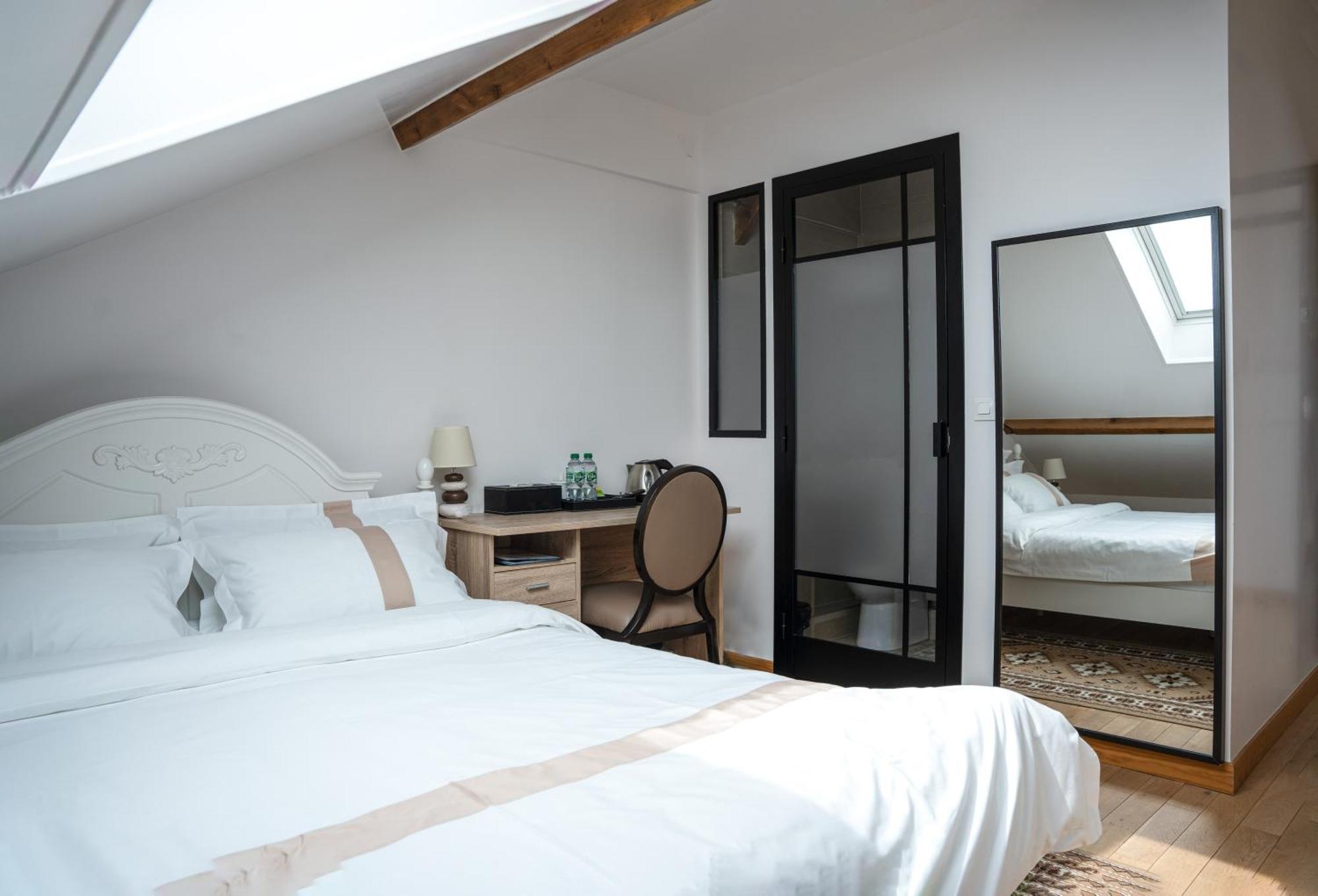 La Maison Charentonneau Couette-café